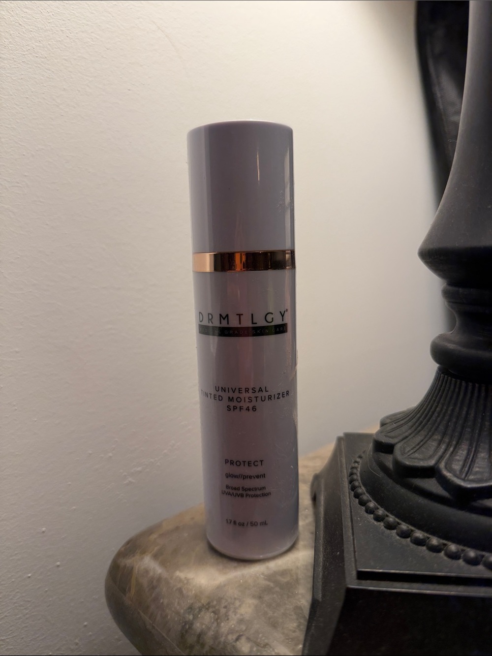 Universal Tinted Moisturizer SPF46 - Light Lavender